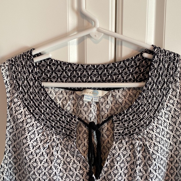 Sleeveless Too - Picture 2 of 2